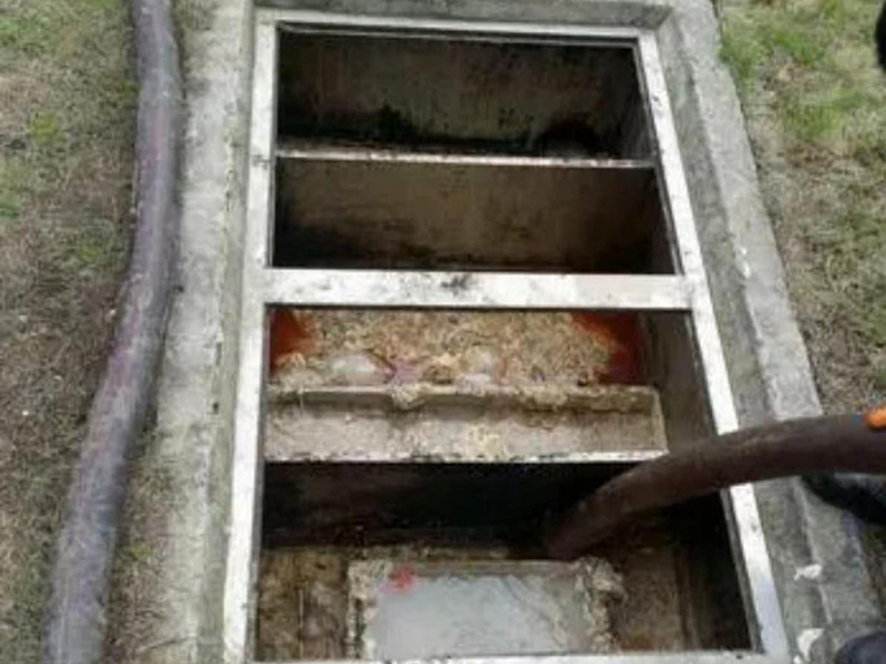 曲麻莱隔油池清理