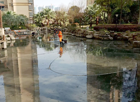 曲麻莱景观池淤泥清理